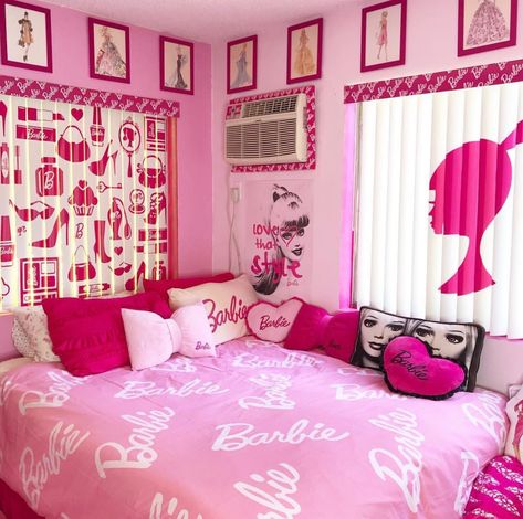 Pink Paris Bedroom, Barbie Bedroom Set, Barbie Room Decor, Dreamhouse Barbie, Hot Pink Bedrooms, Barbie Bedroom, Barbie Room, Bedroom Games, Pink Bedrooms