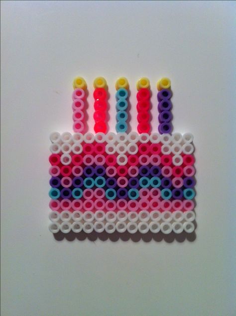 verjaardagstaart feest strijkkralen Birthday Cake Diy, Perler Bead Designs, Cake Diy, Melty Bead Patterns, Easy Perler Beads Ideas, Love Decor, Art Perle, Fusion Beads, Hama Beads Design