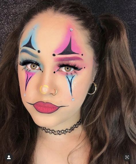 Clown Makeup Triangle, Face Paint Ideas Clown, Kid Clown Makeup, Girls Clown Makeup, Kids Clown Makeup, Circus Face Paint, Maquillaje De Payaso Mujer, Clown Face Painting, Simple Clown Makeup