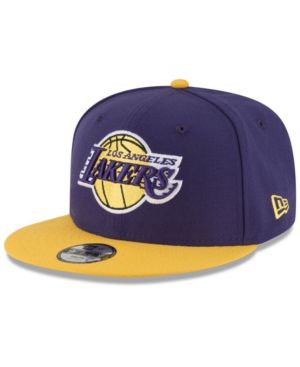 NEW ERA BOYS' LOS ANGELES LAKERS BASIC 9FIFTY SNAPBACK CAP. #newera Lakers Colors, Lakers T Shirt, Nba Store, New Era Logo, Purple Fits, Nba Hats, Cap Mens, New Era Cap, Fitted Caps