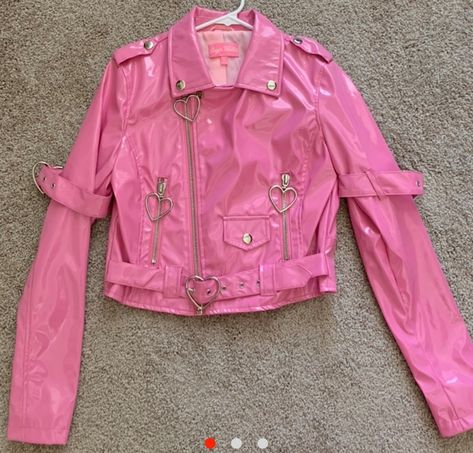 Pink Tactical Outfit, Pink Rock Outfit, Pink Cyberpunk Outfit, Pink Techwear, Pink Punk Outfits, Punk Outfits Aesthetic, Crust Jacket, Pink Tomboy, Cyberpunk Outfit