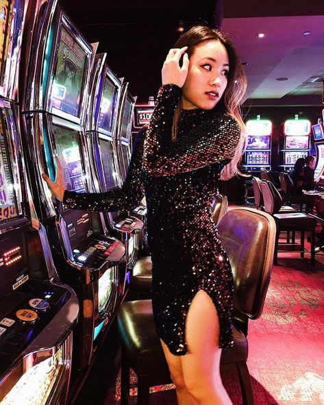 Looking for you in the crowd 👀  #outfitideas #howtostyle #pajamatop #spring2019 #vegasoutfits #sequindress #sequins #glamorous #asos #sequinminidress #springtrends2019⠀⠀ Las Vegas Club Outfits, Vegas Night Outfit, Club Dresses Nightclub, Vegas Club Outfits, Party Outfit Night, Party Outfit Night Club, Las Vegas Dress, Clubbing Outfits Nightclub, Outfits Nightclub