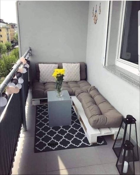 Balcon Mic, Cozy Small Balcony, Balkon Decor, Small Balcony Ideas Apartment, Terrace Decor, Small Balcony Design, Apartment Living Room Design, Dream Apartment Decor, Future Apartment Decor