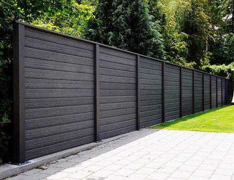 Privacy Fence Landscaping, Backyard Fence Decor, Wood Fence Design, Fence Gate Design, Black Fence, Modern Fence Design, House Fence Design, Privacy Fence Designs, Horizontal Fence