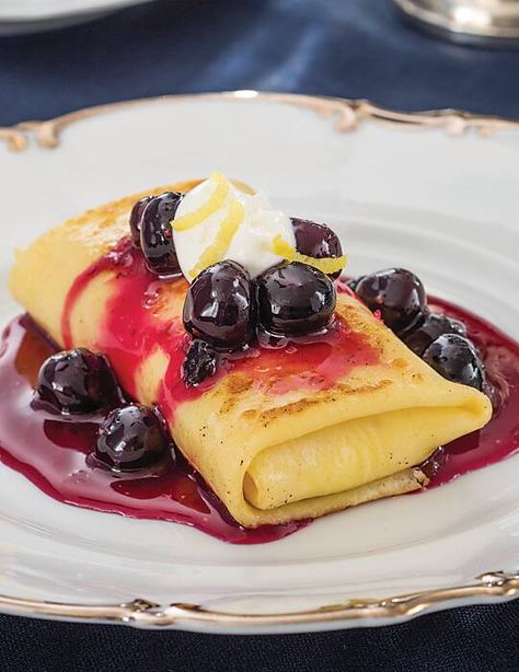 Blintzes Recipe, Blueberry Sauce Recipe, Cheese Blintzes, Crepes Filling, Blueberry Topping, Berry Sauce, Savory Crepes, Blueberry Sauce, Fruit Toppings