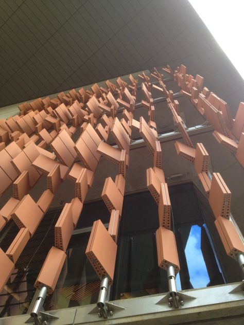 Advanced Engineering Building, The University of Queensland - Shildan Group Shildan Terracotta Rainscreen Facade Parametric Elevation, Terracotta Rainscreen, Rainscreen Facade, Bricks Design, Building Engineering, Facade Engineering, Dynamic Architecture, University Of Queensland, Parking Building