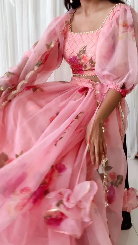 Hairstyles Cute, Simple Lehenga, Long Gown Design, Wedding Lehenga Designs, Lehenga Designs Simple, Fashion Fails, Hairstyles For Medium Hair, Barbie Style, Fancy Dresses Long