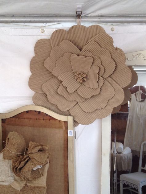 Corrugated Cardboard Flower Cardboard Flowers, Cardboard Art Projects, Paper Peony, School Age Activities, Corrugated Card, Cardboard Crafts Diy, Paper Peonies, Corrugated Paper, Diy Upcycling