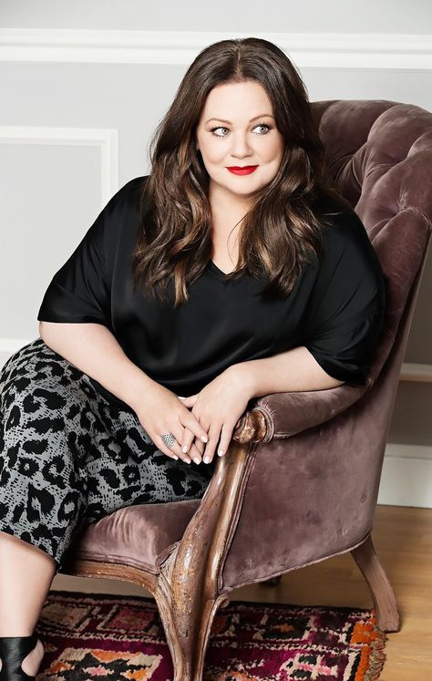 Life Advice From 14 Hilarious Women via @MyDomaine"You find the nicest guy, and you marry him!" Plus Size Professional, Pencil Skirt Plus Size, Professional Headshots Women, Plus Size Posing, Photography Headshots, Headshots Women, Headshot Poses, Headshot Ideas, Professional Photo Shoot