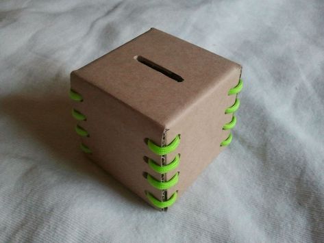 #Coin #Bank #Storage | Made with #cardboard | #instructables Piggy Bank Diy, Money Saving Jar, Savings Jar, Instruções Origami, Diy Money, Money Bank, Diy Papier, Diy Cardboard, Coin Bank