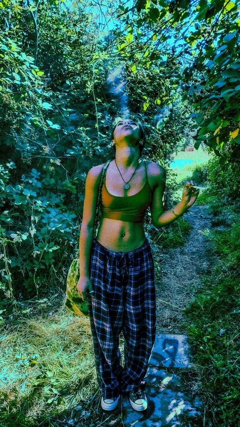 hippie, life, free, smoking, nature aesthetic, hippie lifestyle, teenage, green, idk what else ti put man, converse, cigarettes Hippyish Outfits, Smoker Outfit Aesthetic, Hippy Grunge Aesthetic, 80s Hippie Aesthetic, Hillbilly Hippie Aesthetic, 90s Hippie Aesthetic, Hippy Life, Hippie Skater Aesthetic, Clean Hippie Aesthetic