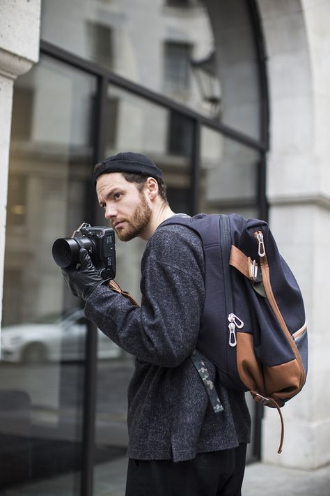 Male Photographer, Photographer Outfit, Dapper Men, Men Street, Messenger Bag Men, Clothing Styles, Leather Jacket Men, Mens Street Style, Modern Man