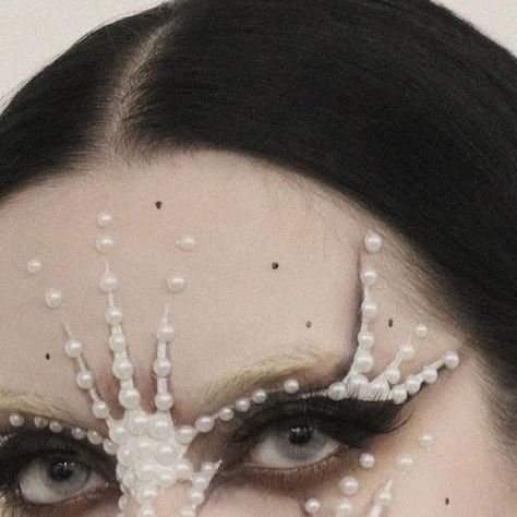 Pearl Eyebrows, Pearl Skull Makeup, Pearls Around Eyes, Gothic Jewelry Pearls, Pearl Editorial Makeup, Goth Pearl Necklace, Edgy Looks, Black And White Heart, Unique Makeup