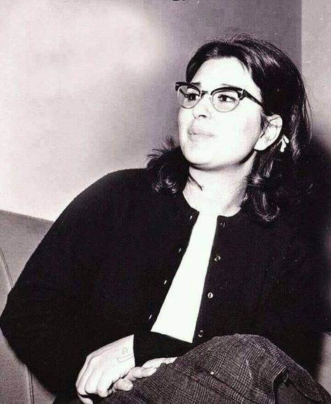 Soad Hosni, Beauty With Brain, Soad Hosny, Female Movie Stars, Glasses Inspiration, Egyptian Beauty, Egyptian Women, Egyptian Actress, Old But Gold