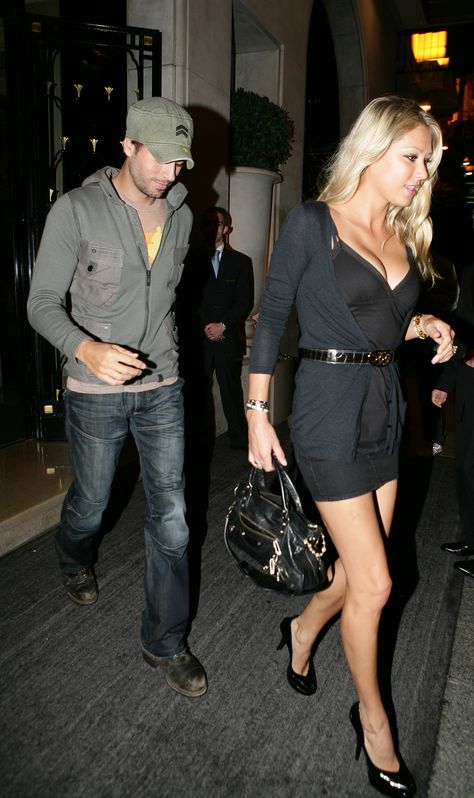 Enrique Iglesias and Anna KournikovaEnrique Iglesias and Anna Kournikova out and about in Paris, France - 24 Sep 2009Anna Kournikova is seen wearing ring 04H from Cartier which is an engagement model. Anna Kournikova And Enrique, Enrique Iglesias Anna Kournikova, Engagement Model, Anna Kournikova, Mtv Awards, How To Wear Rings, Radio City Music Hall, Tennis Match, Enrique Iglesias