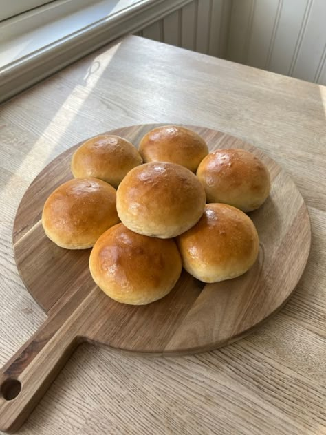 🌼🍒💕🥰🌸✨ Bread Rolls Aesthetic, Homemade Bread Aesthetic, Aesthetic Bread, Bread Aesthetic, Mediterranean Breakfast, Homemade Buns, Cooking Bread, Bread Mold, Pretty Dessert