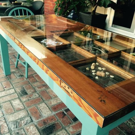 Dining table from an old door Old Door Tables, Door Tables, Door Dining Table, Hanging Doors, Old Door Projects, Diy Tables, Shed With Porch, Door Projects, Old Wood Doors