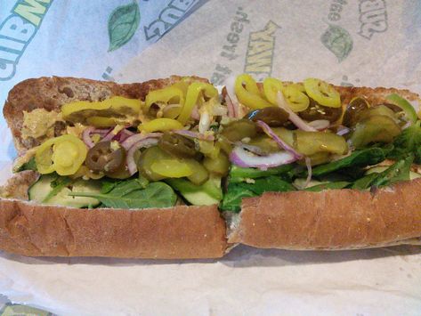 Subway Veggie Delight, Healthy Subway Sandwiches, Healthy Subway Orders, Subway Spicy Italian Sandwich, Subway Eat Fresh, Fast Food Places, Veggie Delight, Food Platters, Places To Eat