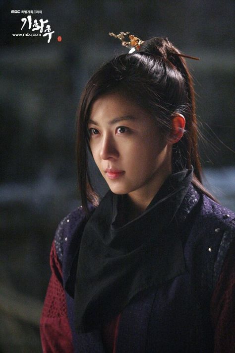 Empress Ki Han Ji Won, The King 2 Hearts, Female Detective, Ancient Dress, Singer Fashion, Girl Drama, Ha Ji Won, Korean Star, Warrior Girl