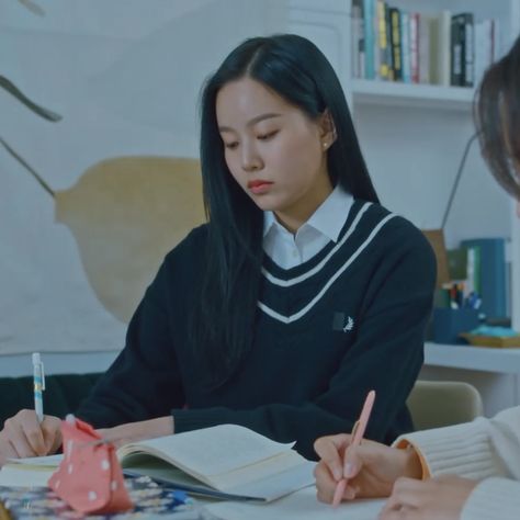 true beauty icon iq icons soojin Park Yoona, Iq Icons, Drama List, Korean Drama Romance, Korean Drama List, Edit Ideas, Rory Gilmore, Teacher Outfits, Study Hard