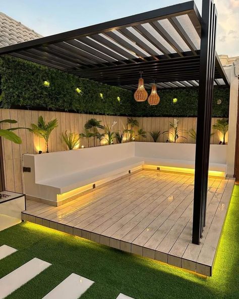 Green Wall Balcony, Balcony Wall Ideas, Interior Green Wall, Green Wall Ideas, Green Wall Decoration, Green Wall Garden, Terrace Designs, Green Living Room Ideas, Green Wall Design