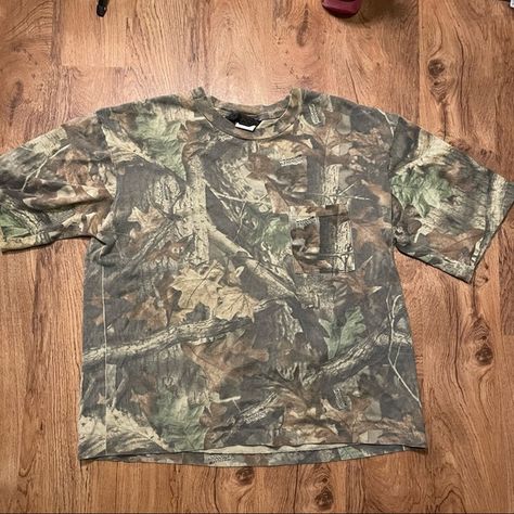 Vintage single stitch camo T-shirt Thrift Finds Clothes, Southern Gothic Fashion, Camo T Shirt, Camo Shirt, Camo Top, Camo Tee, Future Clothes, Guys Clothing Styles, Fits Clothes