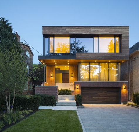 Exquisite Sherwood Park house is the product of two architects’ visions – including the homeowner’s - The Globe and Mail Narrow Homes, Basement Parking, Bali Architecture, 500 Euro, Classic House Design, Park House, Creative Architecture, Split Level House, Prefabricated Houses