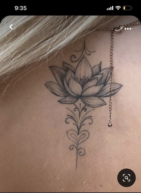 Women Strength Tattoo, Tatuaje Cover Up, Tattoo Ideas Inspiration, Spine Tattoo Ideas, Tato Minimal, Chic Tattoo, Neck Tattoos Women, Strength Tattoo, Petite Tattoos