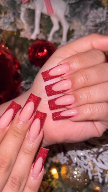 French Tip Christmas Nail Ideas Coffin, Christmas Nails Red Coffin, French Tip For Christmas, Christmas Glitter French Tip Nails, Red French Tip Nails With Silver Line, Red Glitter French Tip Nails Christmas, Red Nail Designs Sparkly, Dark Red Glitter French Tip Nails, Christmas Acrylic Nails Holiday Long