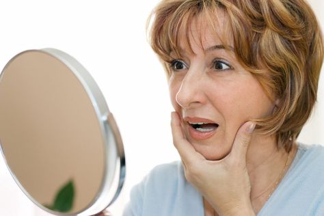 Do you have crow's feet, wrinkles, red eyes, and saggy skin? Find out if your body is aging too fast, and what anti aging tips are best for you. What Causes Wrinkles, Age Spots On Face, Facial Aging, Kimberly Snyder, Brown Spots On Skin, Body Tips, Winter Face, Facial Rejuvenation, Spots On Face