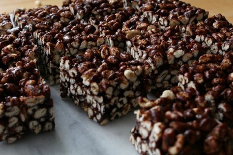 Puffed Wheat Squares Puffed Wheat Cake, Puffed Wheat Squares, Good Candy, Puffed Wheat, Bake Sweets, Canadian Cuisine, Salted Peanuts, Brittle Recipes, Corn Pops