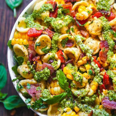 Corn Pasta Salad with Bacon and Creamy Pesto Dressing - Julia's Album Pasta Salad Bacon, Creamy Pesto Dressing, Pasta Salad With Bacon, Corn Pasta Salad, Salad Bacon, Resep Pasta, Pesto Salad, Delicious Salad Dressings, Pesto Dressing