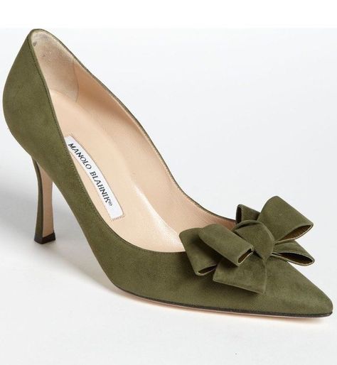 Olive Heels, Green Cottage, Green Heels, Bow Pumps, Elegant Shoes, Green Suede, Stiletto Heel, Manolo Blahnik, Low Cut