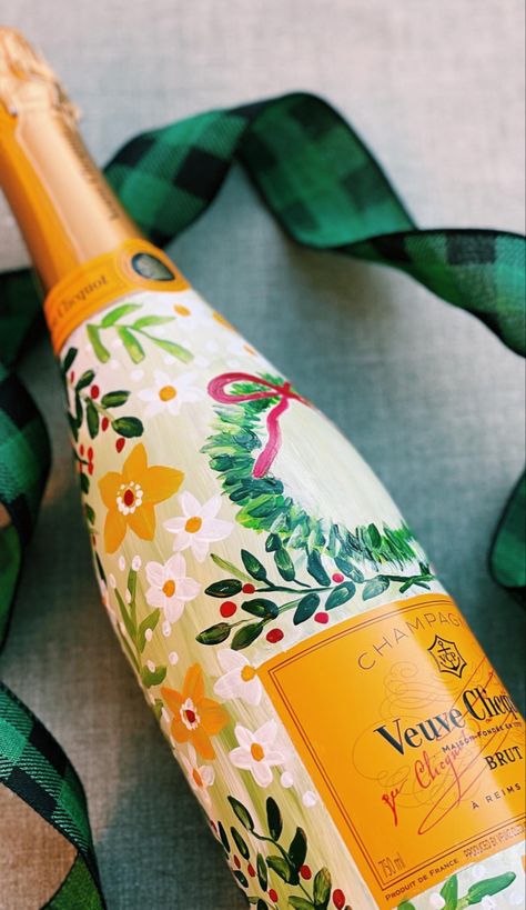 Holiday Painted Champagne Bottle, Painted Champagne Bottle New Years, Prosecco Bottle Painting, Painted Christmas Champagne Bottle, Christmas Wine Bottle Painting, Bottle Painting Christmas, Christmas Painted Bottles, Christmas Champagne Bottle, Prosecco Painting