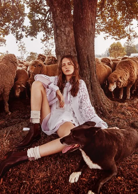 Farm Fashion, Grazia Magazine, Bohemian Diesel, Farm Photography, Modern Womens Fashion, Vogue Japan, Fashion Photography Editorial, Farm Girl, Horse Girl