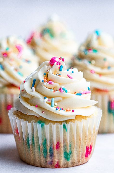 Funfetti Cupcakes (Better than Box Cupcakes) | Baker Street Society Box Cupcakes, Funfetti Cupcake Recipe, Rainbow Chip Frosting, Daisy Cupcakes, Daisy Decorations, Cupcakes Easy, Confetti Cupcakes, Funfetti Cupcakes, Sprinkle Cupcakes