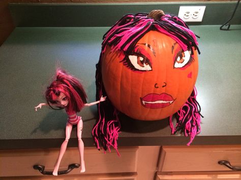 Draculaura pumpkin I painted for my daughter's 2014 Halloween. The hair is made from yarn. Pumpkin Painting, Pumpkin Faces, Painted Pumpkins, Pumpkin Carving, To My Daughter, Pumpkins, Carving, Yarn, Halloween