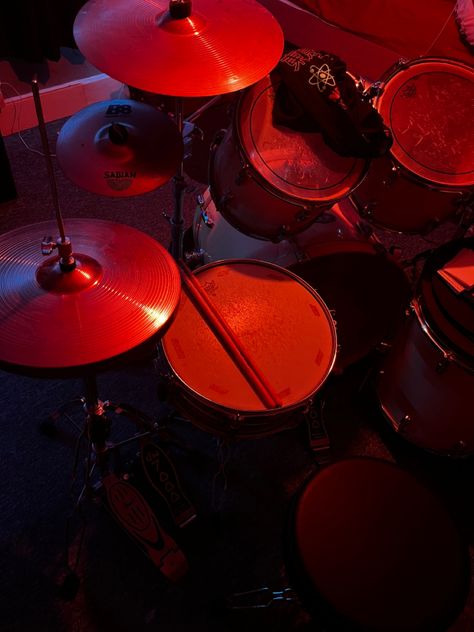 Red Drums Aesthetic, Red Band Aesthetic, Heavens On Fire, Grunge Hippie, Drum Sets, Drum Cover, Mood Light, Punk Bands, Music Aesthetic