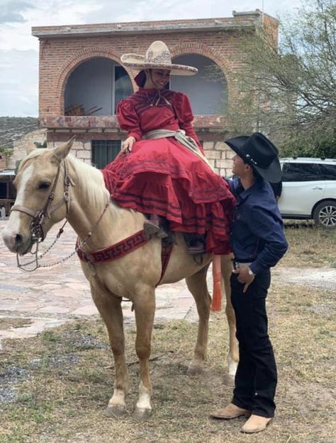 Escaramuza Dresses, Cute Country Couples, Cowboy Love, Country Couples, Mexican Girl, Cute N Country, Couples Goals, Girl Style, Cute Couples Goals