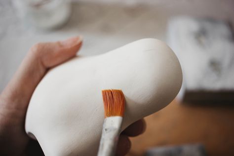 How to smooth the surface when sculpting with air-dry clays? — Adele Po. How To Smooth Air Dry Clay, Sculpting Air Dry Clay, Paper Clay Art Sculpture, Paper Mache Clay Projects, Air Dry Clay Ideas, Clay Recipes, Clay Modelling, Air Clay, Clay Items