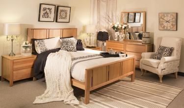 Oak Furniture Designs Colour ideas to go with oak bedroom furniture Honey Oak Bedroom, Drake House, Luxury Bedroom Suite, Furniture Color Schemes, Best Bedroom Designs, Oak Bedroom Furniture, Contemporary Bedroom Furniture, Oak Bedroom, Tasmanian Oak