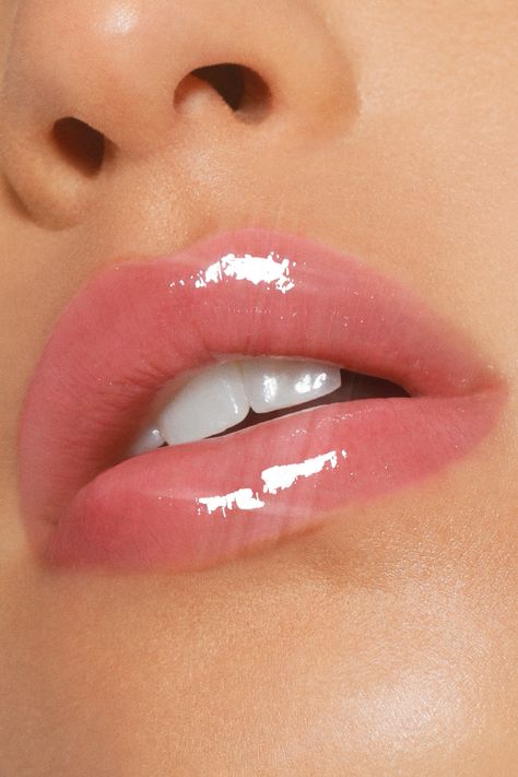 Pretty In sheer baby pink Ultra Glossy Lip on model Winter Lip Color, Vampy Lips, Winter Lips, Diy Dry Shampoo, Hot Pink Lips, Avon True, Linda Hallberg, Lip Gloss Colors, Glossy Hair