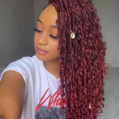 Faux Locs With Curly Ends, Locs With Curly Ends, Boho Box Braids, Goddess Faux Locs, Box Braids Crochet, Crochet Faux Locs, Boho Locs, Faux Locs Hairstyles, Mom Hairstyles