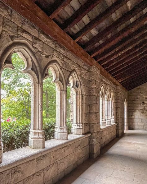 A lovely Sunday at the Met Cloisters! #art #weekend #nyc #happy Met Cloisters, Nyc Photoshoot, Lovely Sunday, Photoshoot Inspo, Engagement Session, Quick Saves, Art