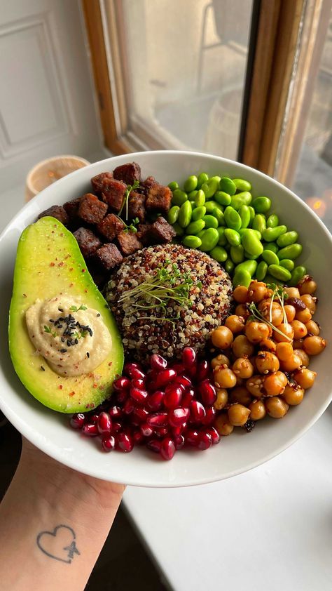 Ilona Niina🇨🇭 (@veganiina) • Instagram photos and videos Beetroot Feta Salad, Cooked Beetroot, Beetroot And Feta Salad, 2025 Aesthetic, Workout Meal Plan, Colorful Food, Yummy Meals, Healthy Food Dishes, Fit Food