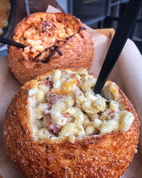 Elbows Mac N' Cheese on Instagram: “The only way a bread bowl can be better is if there’s two of them! 😉🍞🧀 Come grab yourself and a friend a mac n cheese bread bowl today!…” Bread Bowl Mac And Cheese, Mac And Cheese Bread Bowl Recipe, Bread Bowl Pasta, Mac And Cheese Restaurant, Cheese Bread Bowl, Food Truck Desserts, Cheese Restaurant, Bread Bowl Recipe, Food Truck Wedding