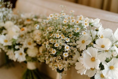 Green And White Wedding Flowers, Green White Wedding, Wedding Space, Spring Garden Wedding, Lily Wedding, Space Wedding, White Wedding Flowers, Floral Inspiration, Yellow Wedding