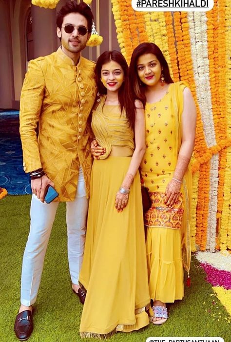 Latest Haldi Outfit For Groom, Yellow Haldi Outfit For Groom, Haldi Dress For Men Yellow, Haldi Dress For Groom, Haldi Ceremony Outfit For Men, Yellow Haldi Outfit, Haldi Dress Ideas, Marriage Outfit, Ceremony Outfit