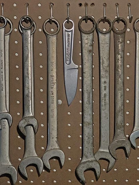 The Ka-Bar Wrench Knife - Made In The USA Wrench Knife, Forge Ideas, Trippy Pictures, Fur Trapper, Ka Bar, Popular Mechanics, United States Marine Corps, Utility Knife, Knife Making