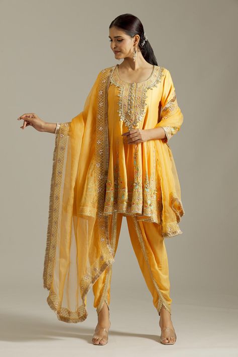 New Dress Design Indian, Short Anarkali, Choli Blouse Design, Haldi Outfits, Haldi Outfit, Trendy Outfits Indian, Lehenga Designs Simple, Velvet Dress Designs, Dhoti Pants